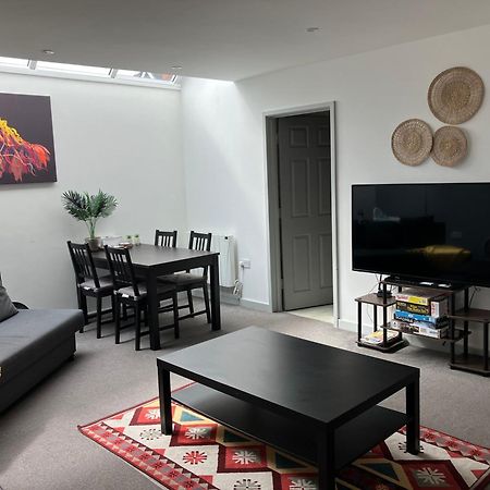 Lancing Apartments - Spacious 2 Bed - Sleeps 6 - Burnham Village Slough Exteriér fotografie