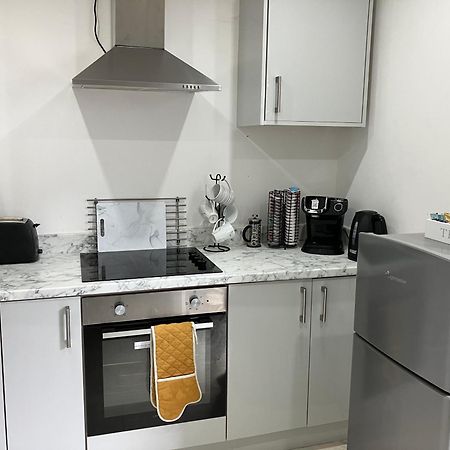 Lancing Apartments - Spacious 2 Bed - Sleeps 6 - Burnham Village Slough Exteriér fotografie