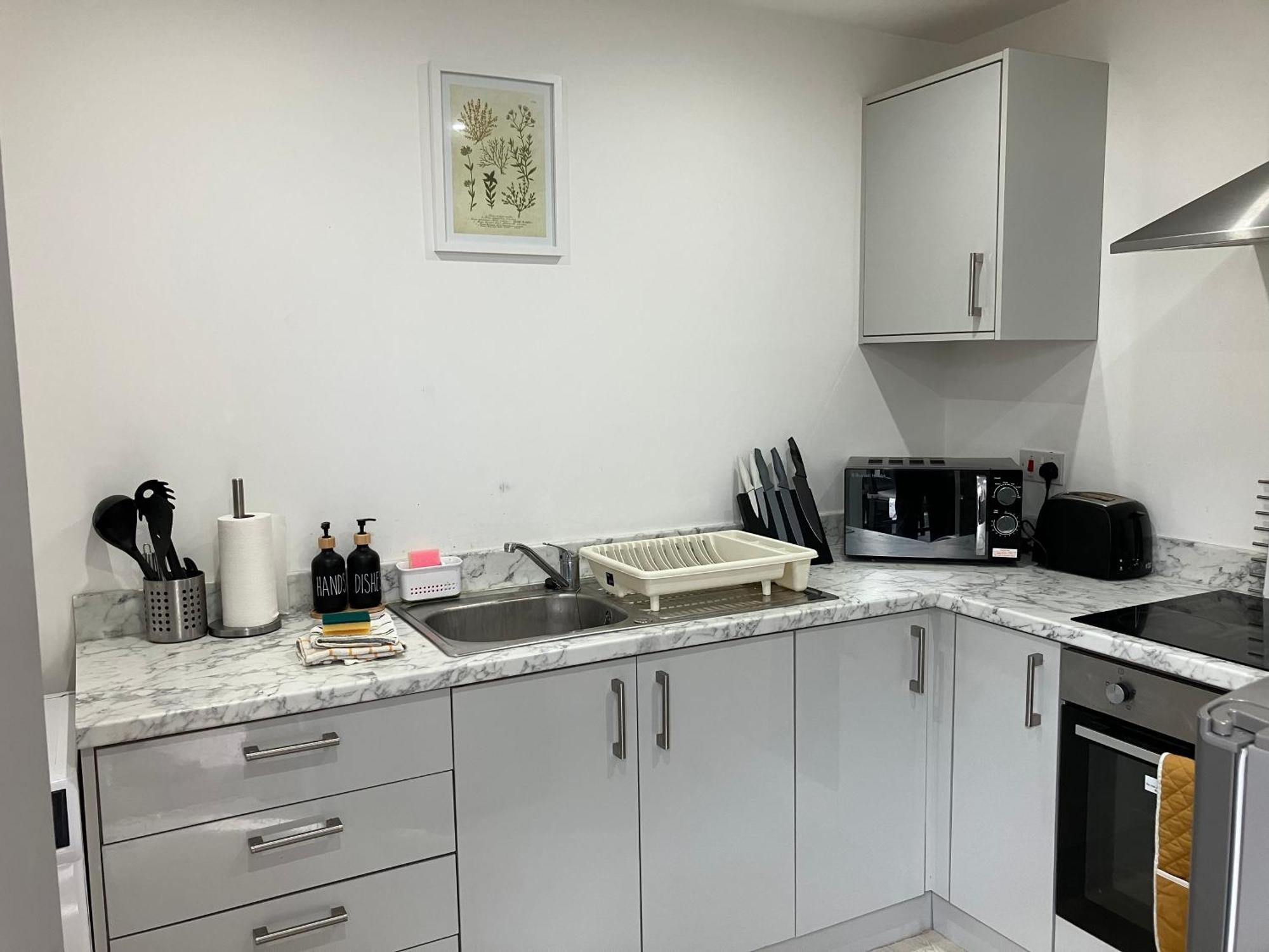 Lancing Apartments - Spacious 2 Bed - Sleeps 6 - Burnham Village Slough Exteriér fotografie